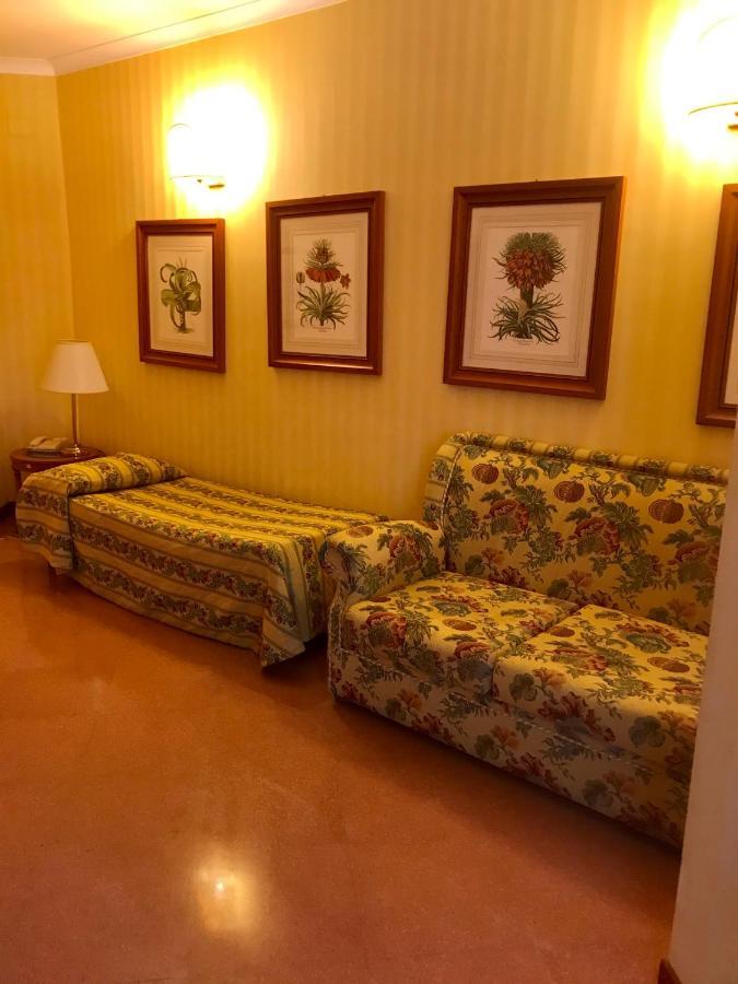 Residenza D'Aragona Hotel Палермо Екстериор снимка